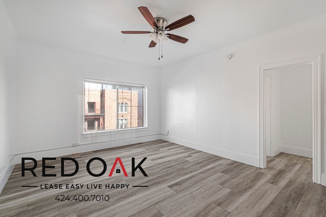 687 Shatto Pl in Los Angeles, CA - Building Photo