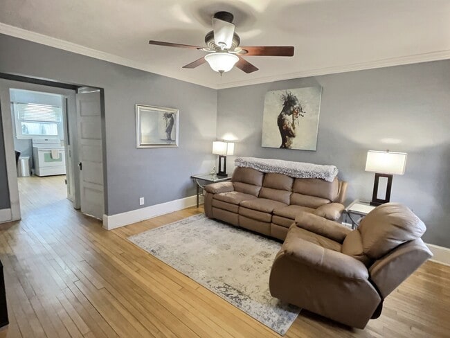 2634 N Bartlett Ave, Unit Upper in Milwaukee, WI - Foto de edificio - Building Photo