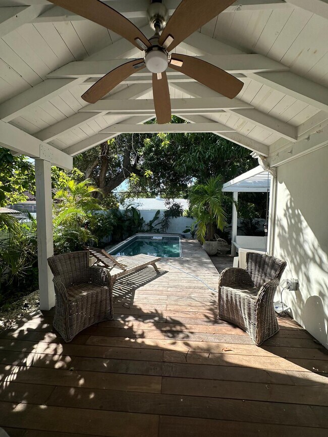 52 NW 47th St in Miami, FL - Building Photo - Building Photo