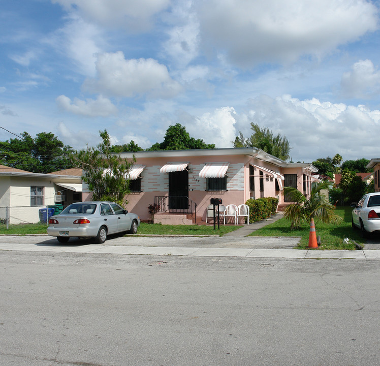 1135-1145 NE 113th St in Miami, FL - Building Photo