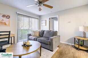 1000 Palm Pl Dr NE, Unit 1713 in Palm Bay, FL - Building Photo