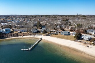 16 Jefferson Shores Rd in Wareham, MA - Foto de edificio - Building Photo