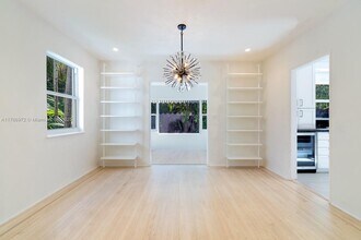 774 NE 74th St in Miami, FL - Foto de edificio - Building Photo