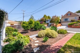 3319 Herrier St in Oakland, CA - Building Photo - Building Photo