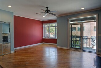 2932 N Milwaukee Ave in Chicago, IL - Building Photo - Building Photo