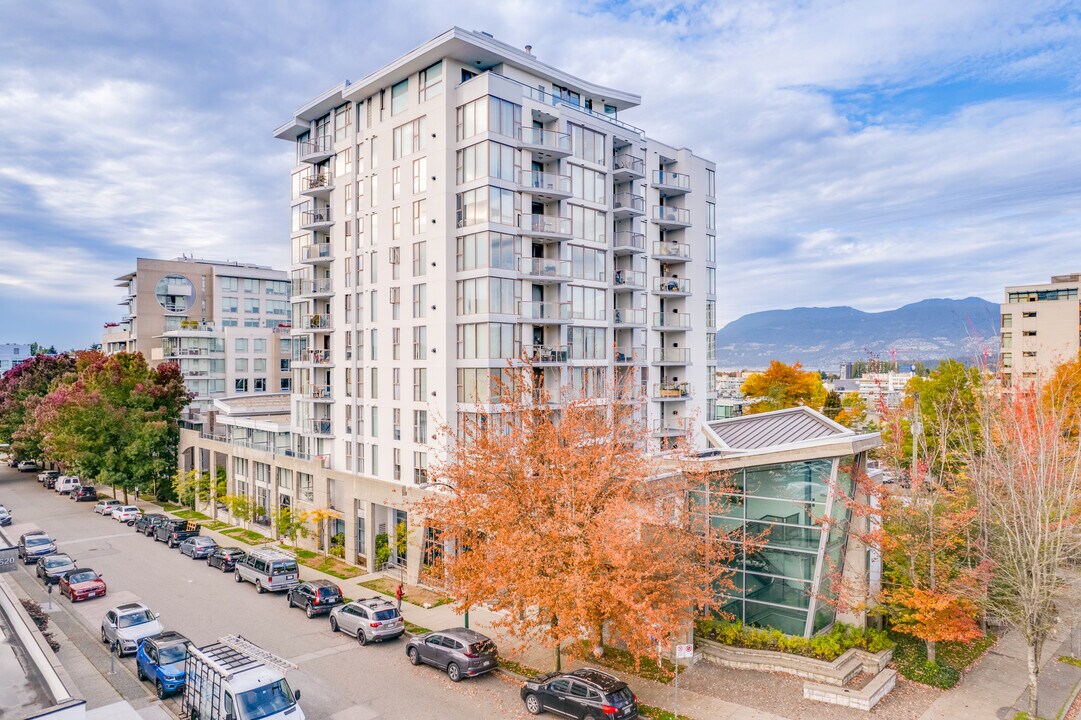 Fircrest Gardens in Vancouver, BC - Building Photo