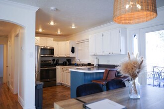 220 E 4300 S in Ogden, UT - Foto de edificio - Building Photo