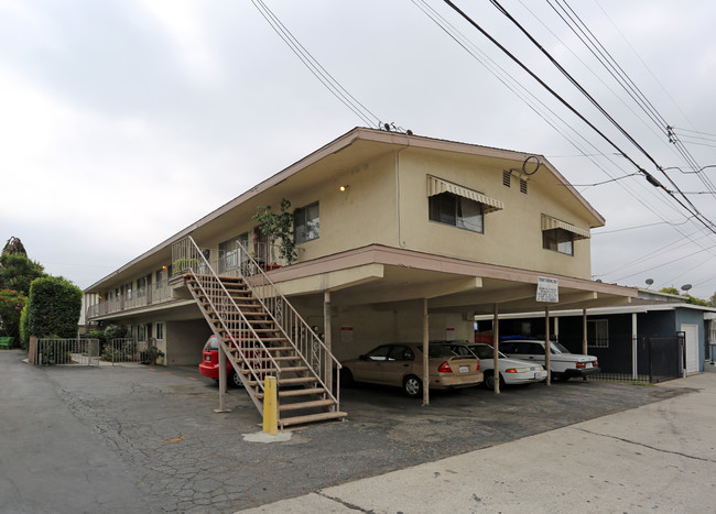 7331 Newlin Ave in Whittier, CA - Foto de edificio - Building Photo