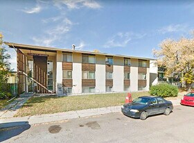 10130-10152 152 St NW in Edmonton, AB - Building Photo