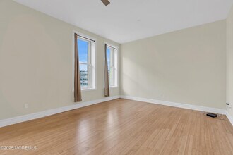 300 Emory St in Asbury Park, NJ - Foto de edificio - Building Photo