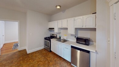 692 Columbia Rd, Unit 1 in Boston, MA - Building Photo - Building Photo