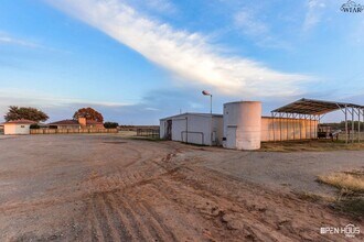 5639 Johnson Rd in Iowa Park, TX - Building Photo - Building Photo