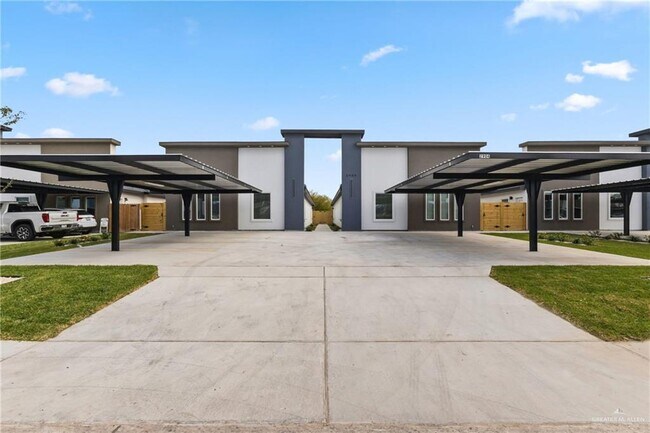 property at 20 S Links Dr