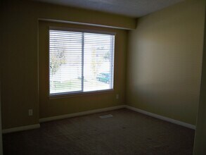 719 Villa Bluff Dr in Sandy, UT - Building Photo - Building Photo