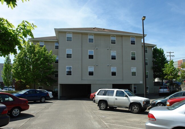 Four Wings in Corvallis, OR - Foto de edificio - Building Photo