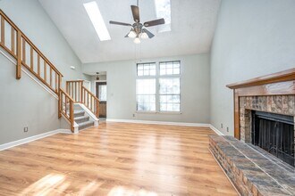 1925 Parkside Dr in Denton, TX - Foto de edificio - Building Photo