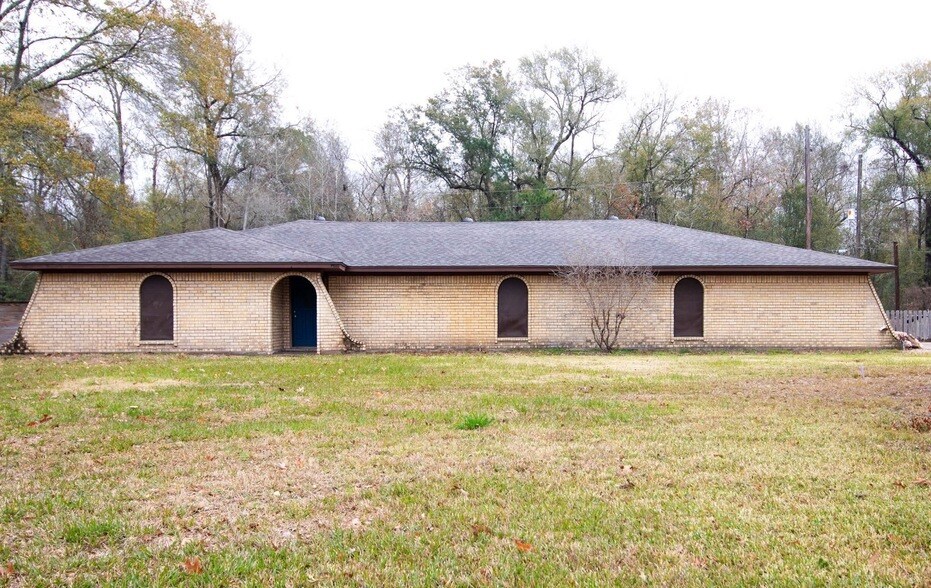 3306 Timberlane Cir in Orange, TX - Building Photo