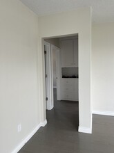 1203 10th St, Unit 1203 10th upstairs in Manhattan Beach, CA - Building Photo - Building Photo