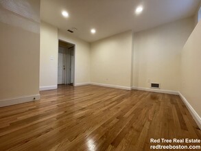 1803 Beacon St, Unit 1 in Brookline, MA - Building Photo - Building Photo