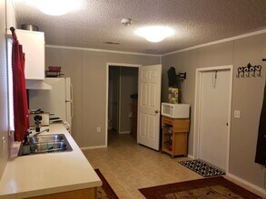 161 E Crest Dr in Buras, LA - Foto de edificio - Building Photo