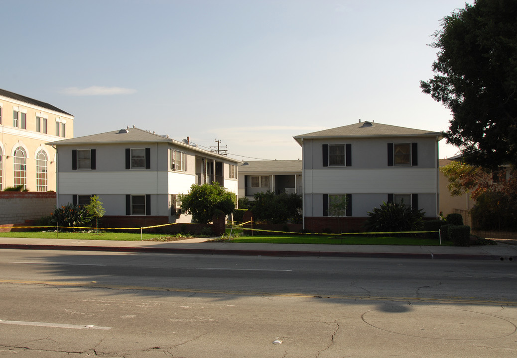 824 S Garfield Ave in Alhambra, CA - Building Photo