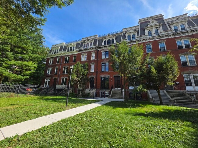 4 Eastman Terrace in Poughkeepsie, NY - Building Photo - Building Photo