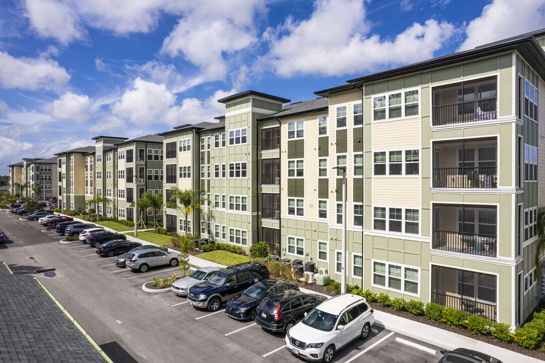 Charleston Wesley Chapel in Wesley Chapel, FL - Building Photo