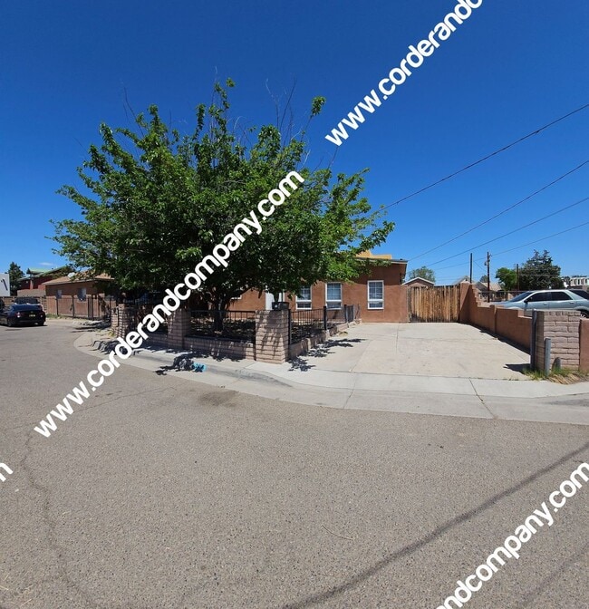property at 2461 Consuelo Ln NW