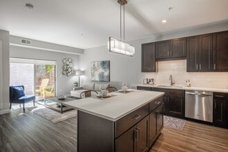 Uptown La Grange in La Grange, IL - Foto de edificio - Interior Photo