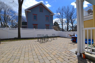 136 Summer St, Unit 1 in Watertown, MA - Building Photo - Building Photo