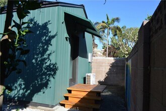 17126 Sandra Lee Ln in Huntington Beach, CA - Foto de edificio - Building Photo