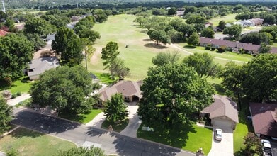 114 Broadmoor St in Meadowlakes, TX - Building Photo - Building Photo