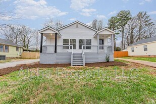 305 Buncombe St in Greer, SC - Building Photo