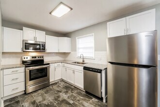 608 SW Merritt St in Lee's Summit, MO - Foto de edificio - Building Photo