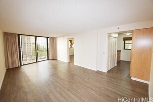 98-501-501 Koauka Loop in Aiea, HI - Building Photo