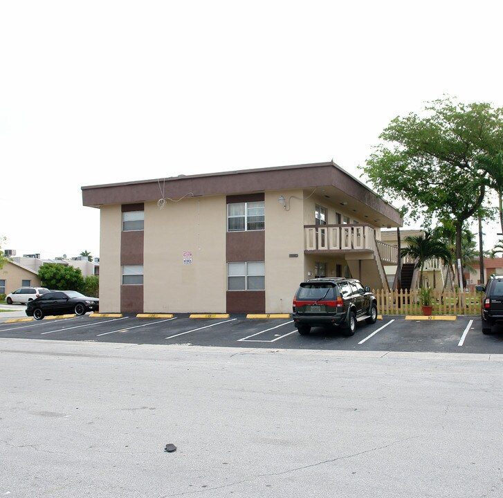 3640-3680 SW 60th Ave in Davie, FL - Building Photo