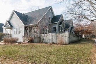 801 Longfellow Pl in Iowa City, IA - Building Photo - Building Photo