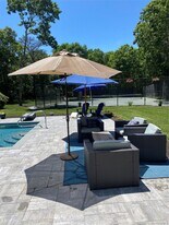 27 Deer Path in Quogue, NY - Building Photo