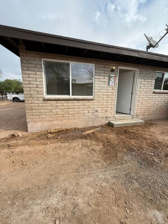 6963 S Missiondale Rd in Tucson, AZ - Building Photo
