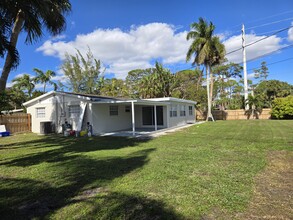 266 W Shadyside Cir in West Palm Beach, FL - Building Photo - Building Photo