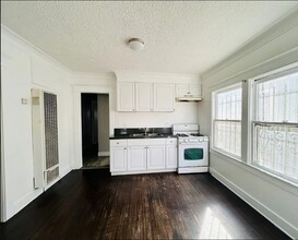 602 W 56th St in Los Angeles, CA - Building Photo - Building Photo