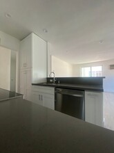 932 Westmoreland Ave in Los Angeles, CA - Building Photo - Building Photo
