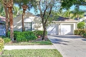 1093 Silverstrand Dr in Naples, FL - Building Photo