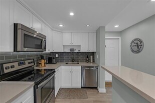 611 NE 14th Ave in Fort Lauderdale, FL - Building Photo