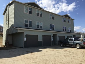 1121-1125 Pheasant Ridge St S in Watford City, ND - Building Photo - Other