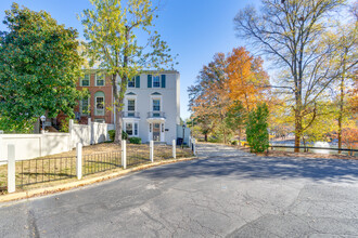 8131 Pinelake Ct, Unit Level 1 - Walkout in Alexandria, VA - Building Photo - Building Photo