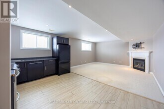 2560 Denure Dr in Peterborough, ON - Building Photo - Building Photo