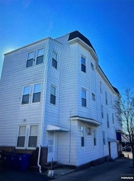 176 Shaw St, Unit 4 in Garfield, NJ - Building Photo