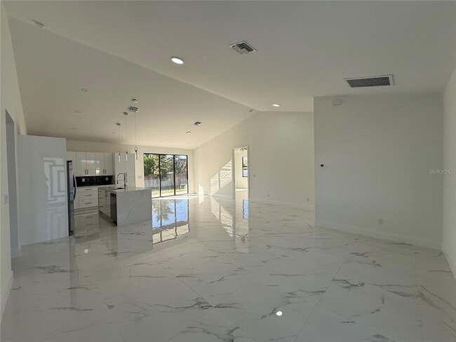 2620 NE 22nd Ave in Cape Coral, FL - Building Photo - Building Photo