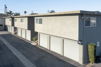 Leeward Apartments in Costa Mesa, CA - Building Photo - Building Photo